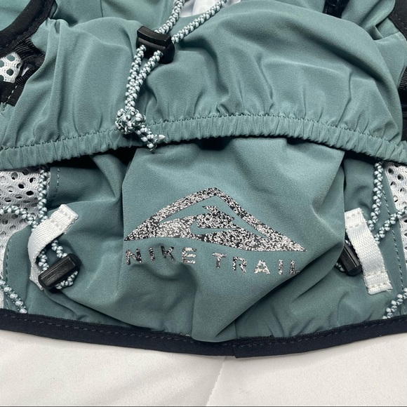 New Women Kiger Running Vest 4.0
Medium/Large
Hasta/Black/Pure Platinum/Silver - Picture 8 of 15